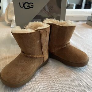 Authentic Like New Ugg “Keelan” baby/toddler size 04/05